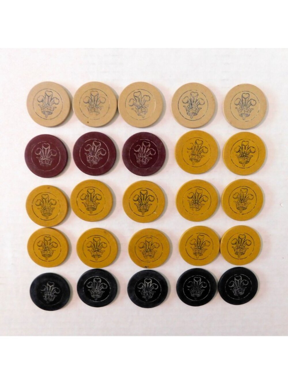 Poker Chips Prince Of Wales Embossed Crown Ostrich Feathers 25 Clay Vintage - Picture 2 of 6